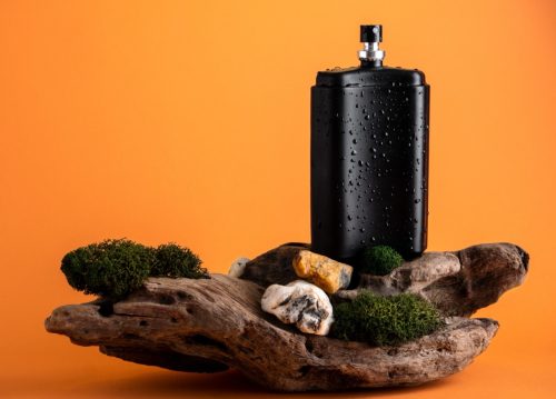 black perfume bottle with woody scents