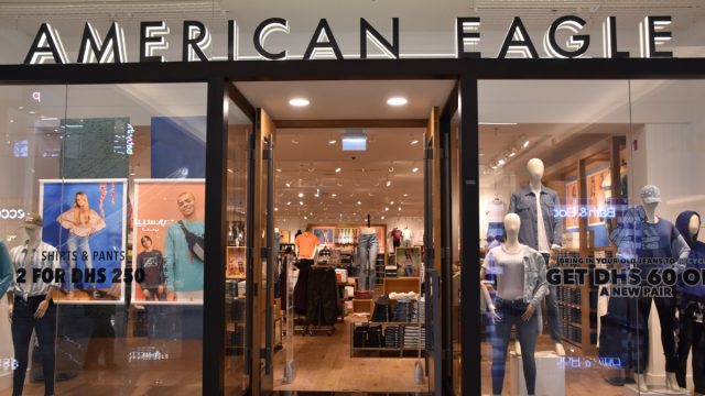 American Eagle store lets you buy a new pair of jeans while you do