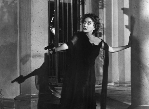 1950: Silent Star Gloria Swanson (1897-1983) spillt d'dementéiert Norma Desmond an der béiser Satire 'Sunset Blvd' vum Billy Wilder fir Paramount