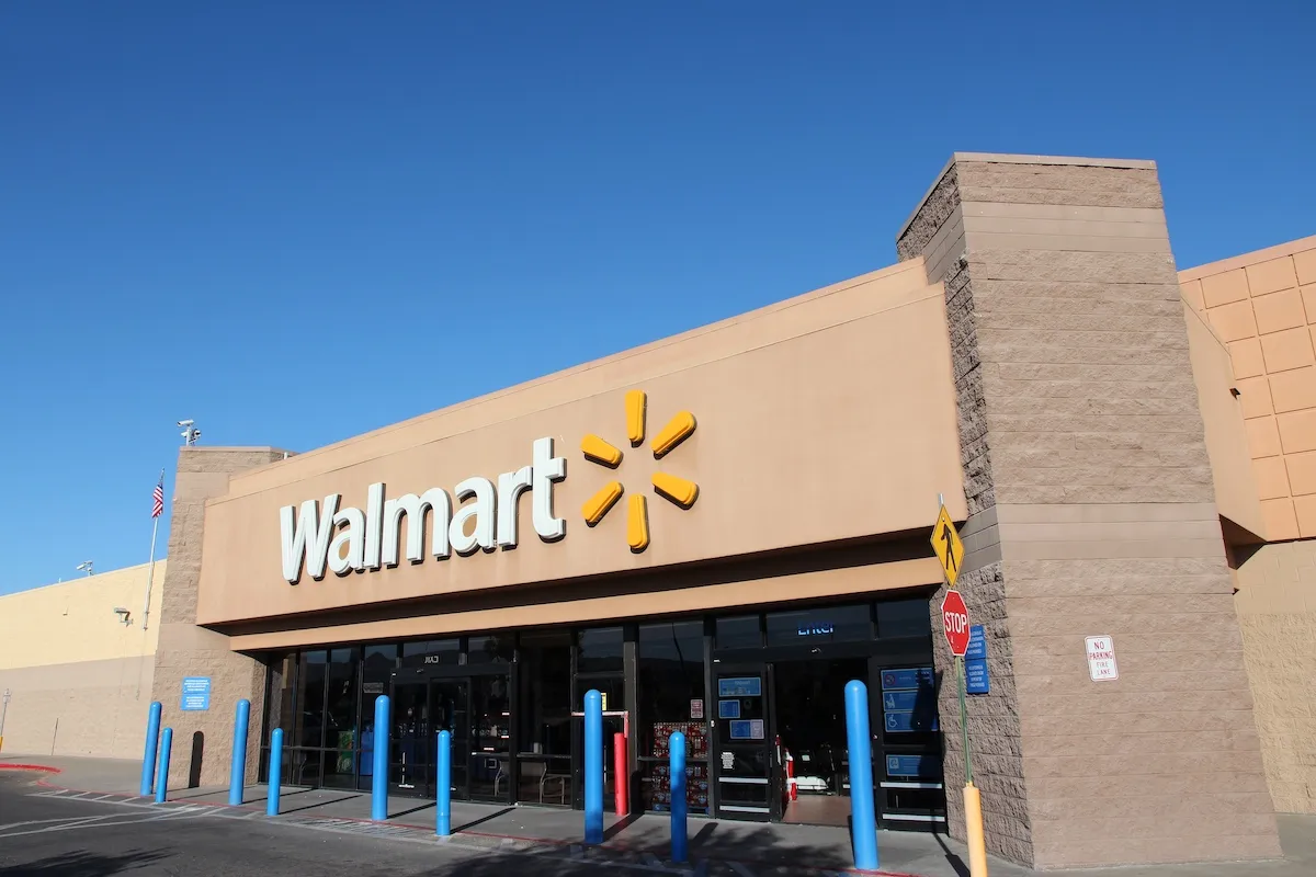 Can Walmart employees wear leggings? - Quora