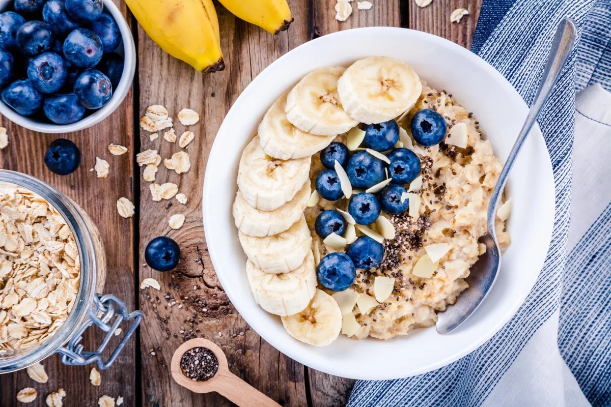 Oatmeal with Bananas and Berries