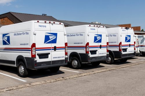 Xe tải thư bưu điện USPS.  Bưu điện chịu trách nhiệm cung cấp dịch vụ chuyển phát thư VI