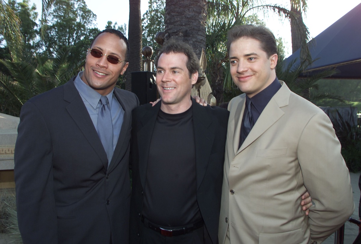 Dwayne Johnson, Stephen Sommers, and Brendan Fraser at the The Mummy Returns premiere in 2001