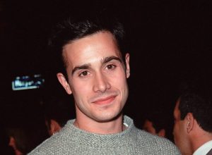 Freddie Prinze Jr. at the premiere of "End of Days" in 1999