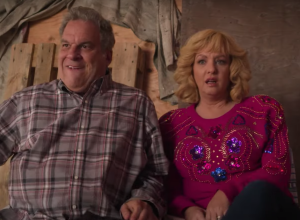 Jeff Garlin and Wendi McLendon-Covey on "The Goldbergs"