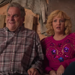 Jeff Garlin and Wendi McLendon-Covey on "The Goldbergs"