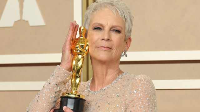 Jamie Lee Curtis with her Oscar at the 2023 Academy Awards