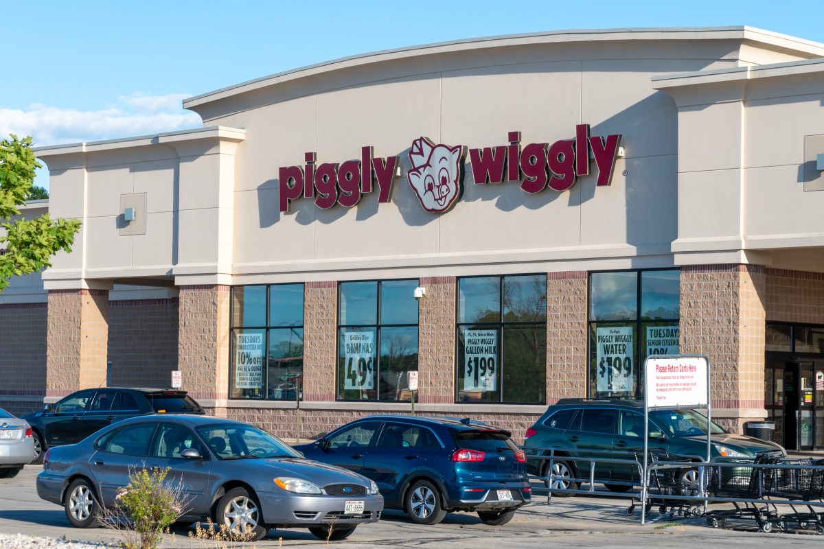 The front of a Piggly Wiggly store with visible sign