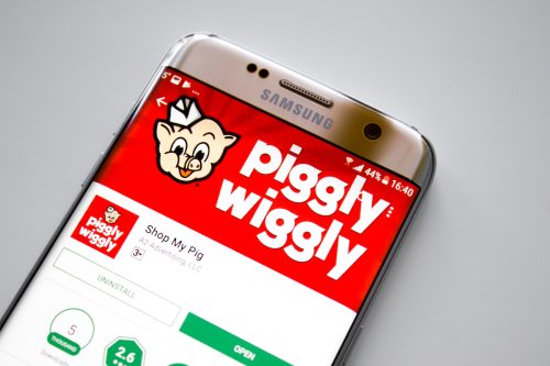 Piggly Wiggly app open on a Samsung phone