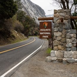 sign for yosemite national park in winter