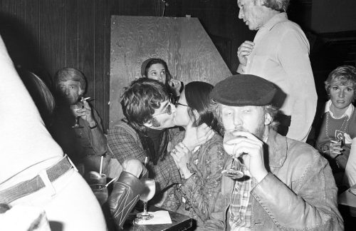 John Lennon and May Pang kissing in Los Angeles in 1974