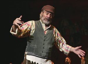 Topol performing "Fiddler on the Roof" in Sydney in 2005