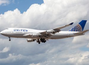 A United Airlines plane landing