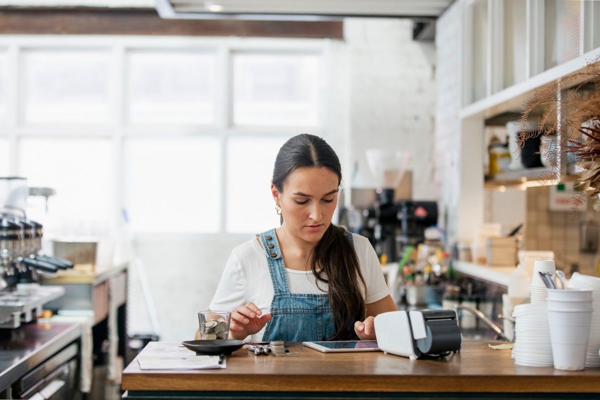 businesses-are-taking-advantage-with-self-checkout-tipping