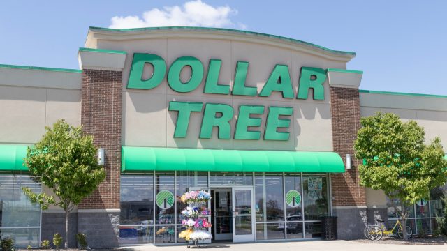 A Dollar Tree storefront exterior