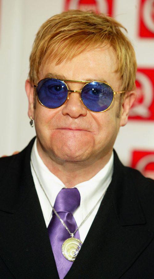 Elton John tại lễ trao giải Q 2004