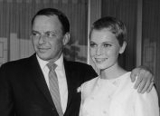 Frank Sinatra và Mia Farrow trong ngày cưới năm 1966