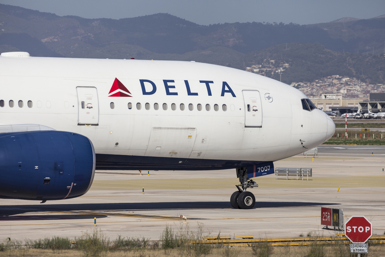 Delta Airlines Boeing 777-200ER Nose