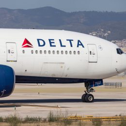 Delta Airlines Boeing 777-200ER Nose