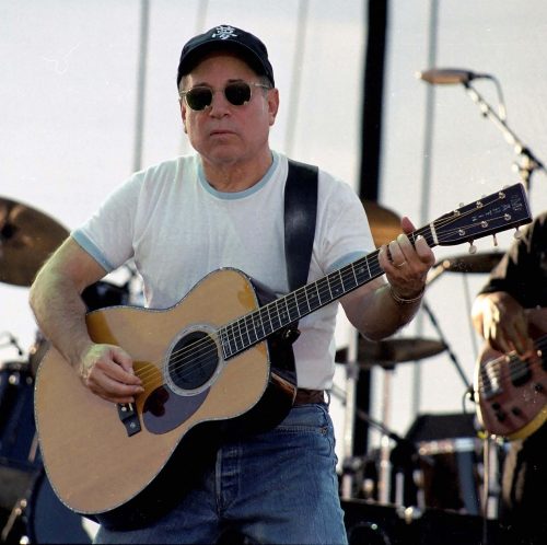Paul Simon biểu diễn ở George, Washington năm 1999