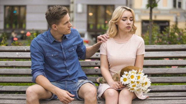 man trying to comfort girfriend