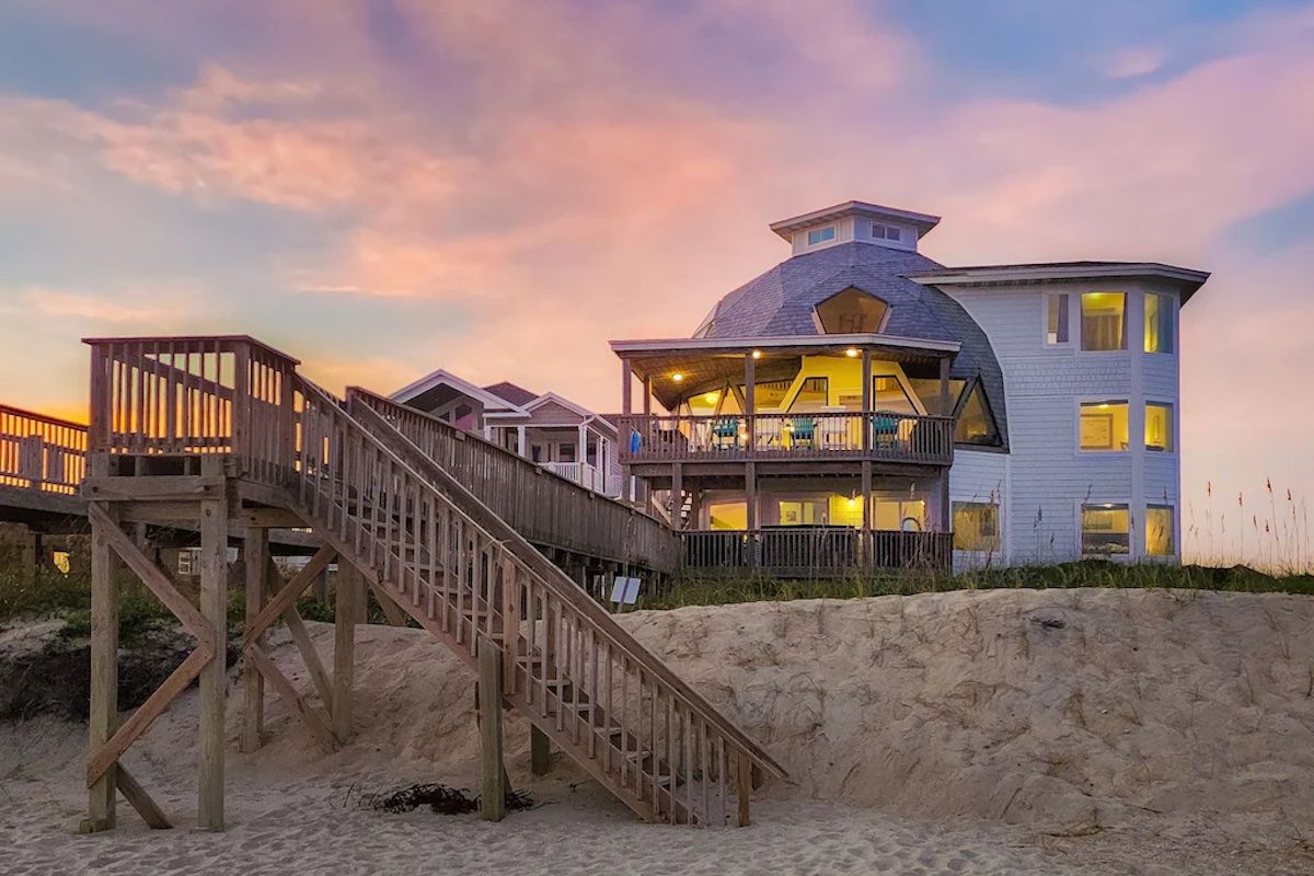 This Beachfront House on Florida's Emerald Coast Is One of Vrbo's Top  Vacation Homes of the Year