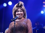 Tina Turner trên sân khấu trong vở nhạc kịch Tina Turner