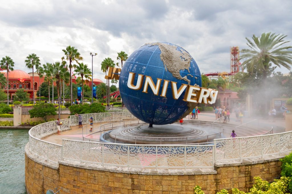 Bức tượng Universal Studios nổi tiếng tại vị trí công viên giải trí ở Orlando.