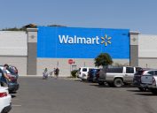 Các địa điểm bán lẻ của Walmart.  Walmart đã giới thiệu Cam kết Chào mừng Cựu chiến binh về Nhà và có kế hoạch thuê 265.000 cựu chiến binh.