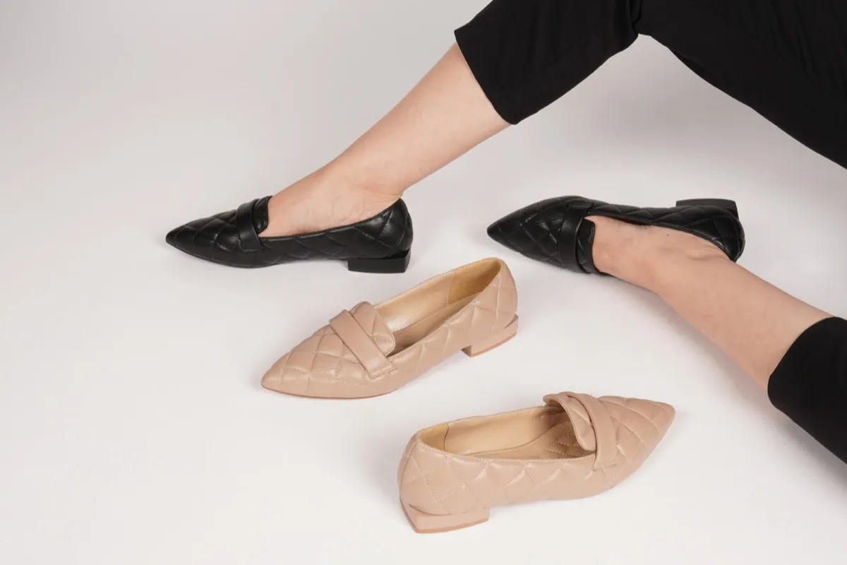 women comfort shoe in the studio - quilter flats
