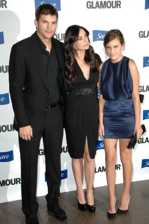 Ashton Kutcher, Demi Moore và Tallulah Willis tại 2008 Glamour Real Moments Gala