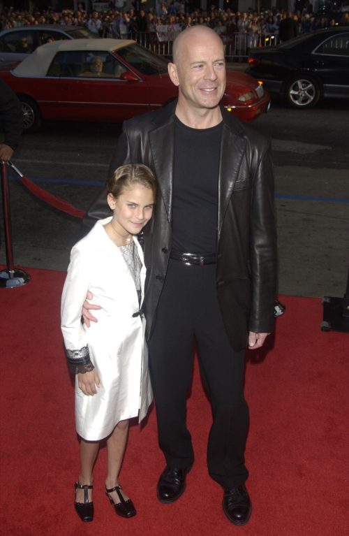 Nam diễn viên BRUCE WILLIS và con gái TALLULAH BELLE WILLIS tại buổi ra mắt thế giới, ở Hollywood, bộ phim mới của họ The Whole Ten Yards.  Ngày 7 tháng 4 năm 2004