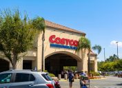 Temecula, California - ngày 2 tháng 9 năm 2022: Cửa hàng bán buôn Costco.
