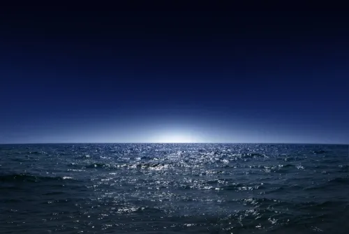 occean horizon at night