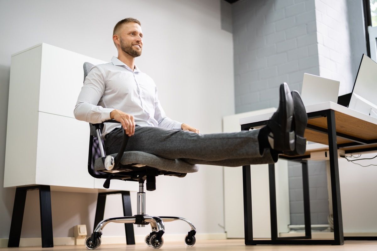 Office chair best sale hamstring pain