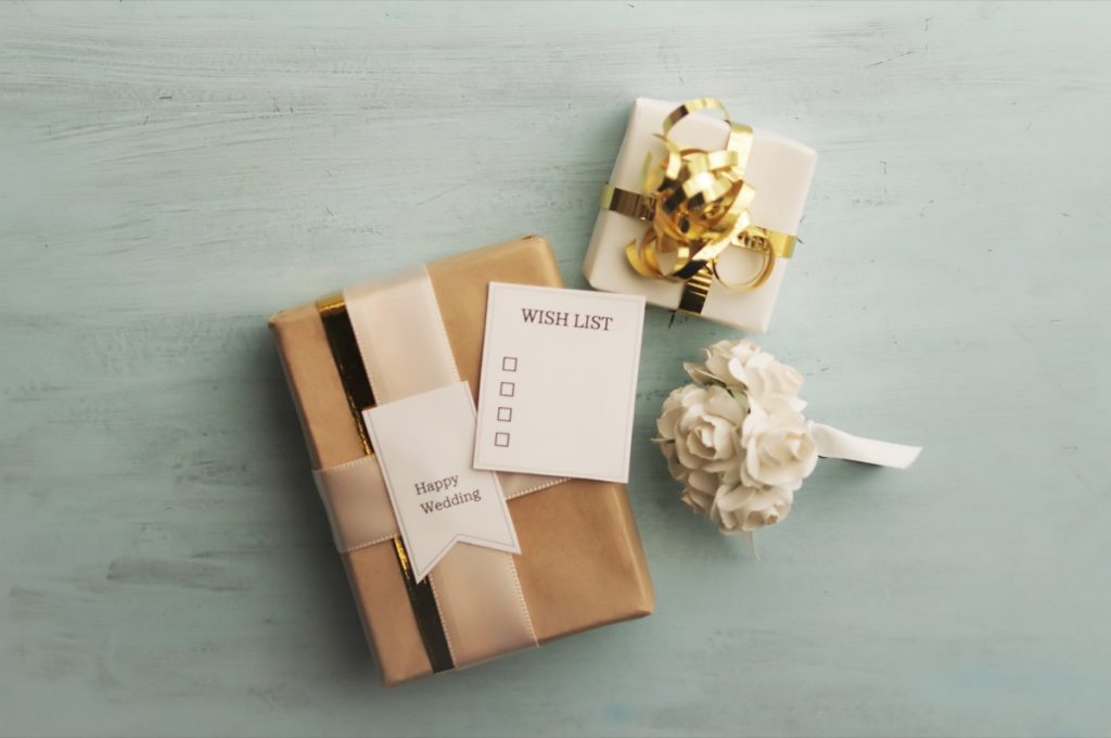 miniature wish list on wedding gift box