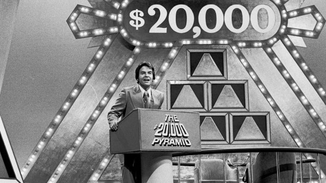 Dick Clark hosting "The $20,000 Pyramid" in 1976