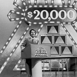 Dick Clark hosting "The $20,000 Pyramid" in 1976