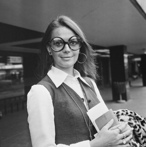 Natalie Wood at Heathrow Airport in 1968