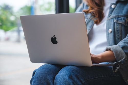 woman-using-macbook
