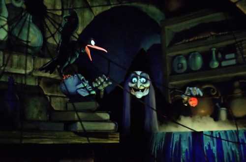 witch animatronic snow white's scary adventure