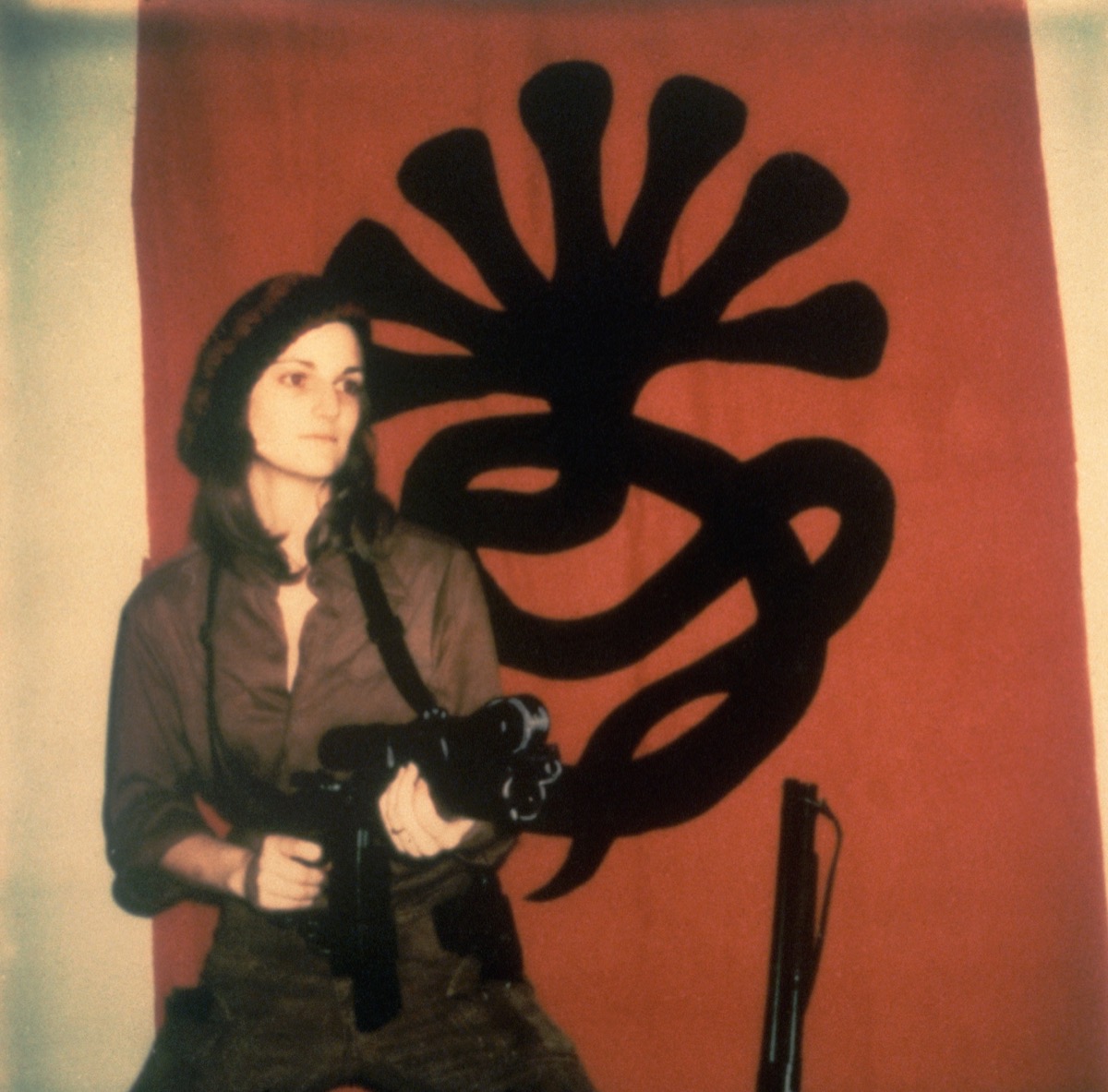 Patty Hearst with machine gun in 1974