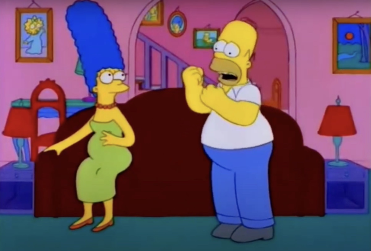 Marge and Homer in the living room on The Simpsons