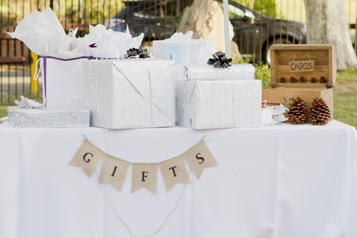 5 Wedding Gifts You Should Never, Ever Give