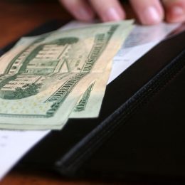 Server Pleads With Customers to Tip in Cash