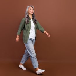 6 Tips for Wearing Boyfriend Jeans Over 60