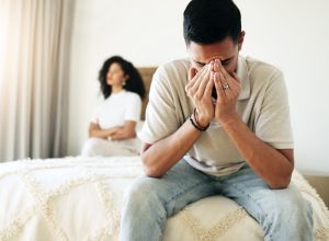 couple fighting and displaying red flags in a relationship