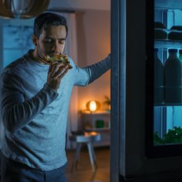 Is Eating Late Why You Can’t Lose Weight?