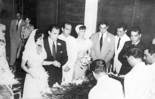 Elizabeth Taylor and Mike Todd at their 1957 wedding along with Debbie Reynolds, Eddie Fisher, and other guests