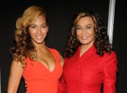 Beyoncé and Tina Knowles at the 2013 Super Bowl Halftime Show press conference